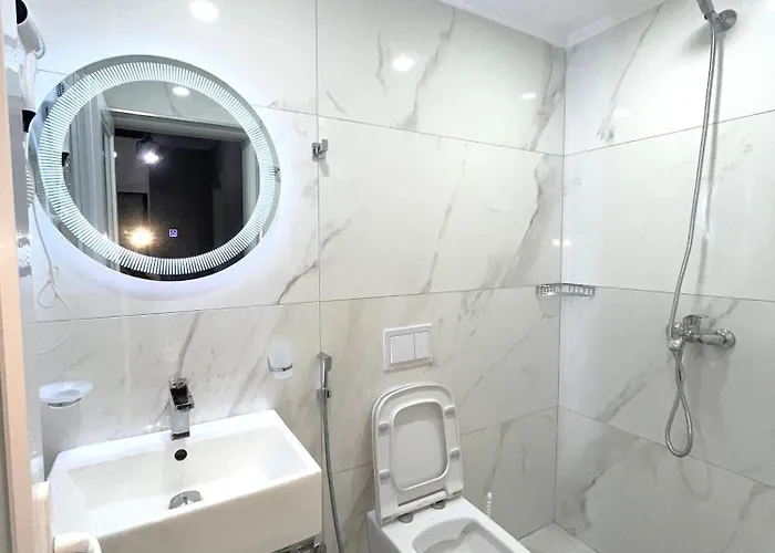 아파트 Nn With Balcony 1 티라나